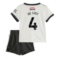 Dres Manchester United Matthijs de Ligt #4 Tretina pre deti 2024-25 Krátky Rukáv (+ trenírky)